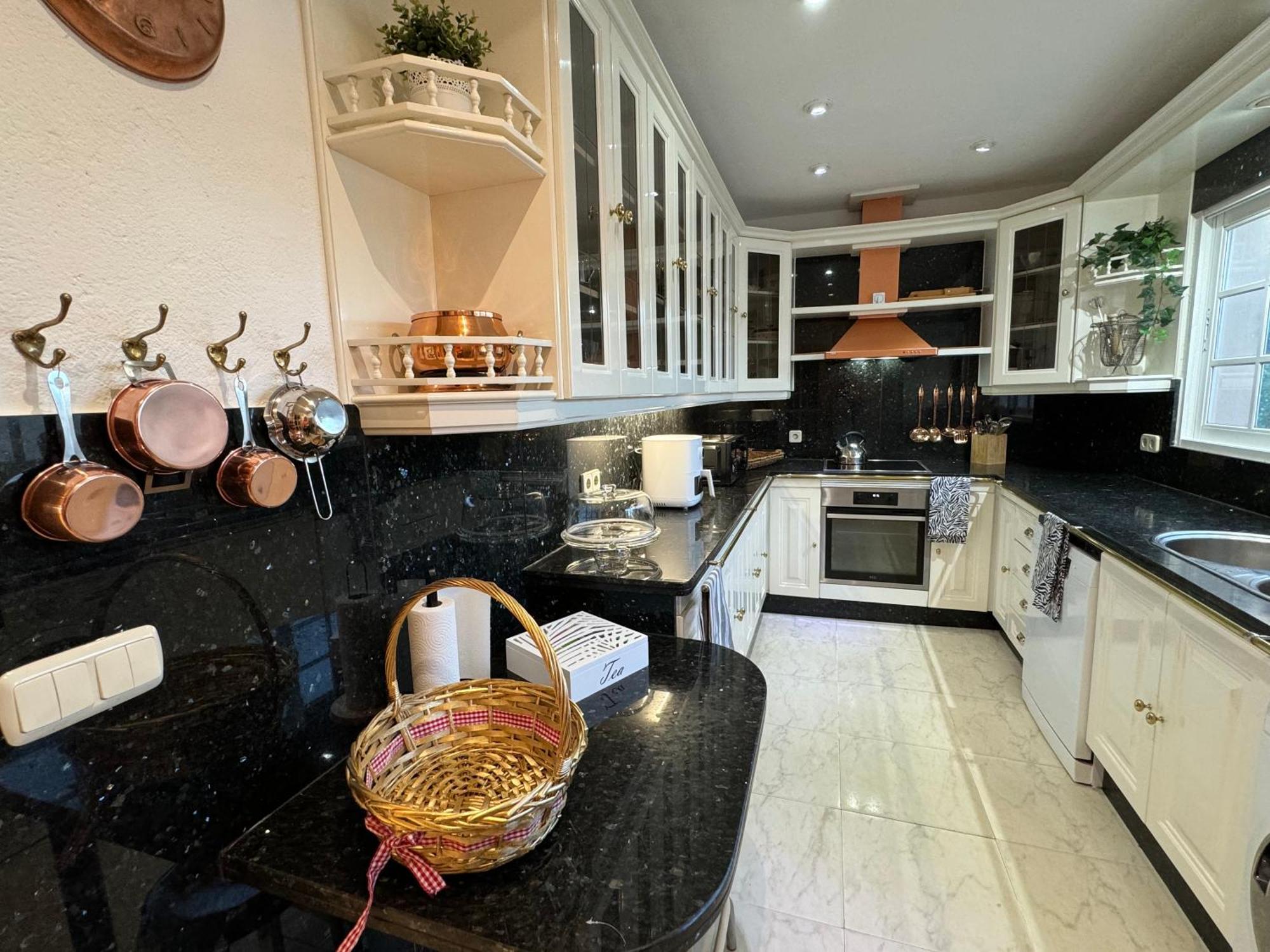 Villa Casacara Marbella Beachside Costabella -Spain المظهر الخارجي الصورة