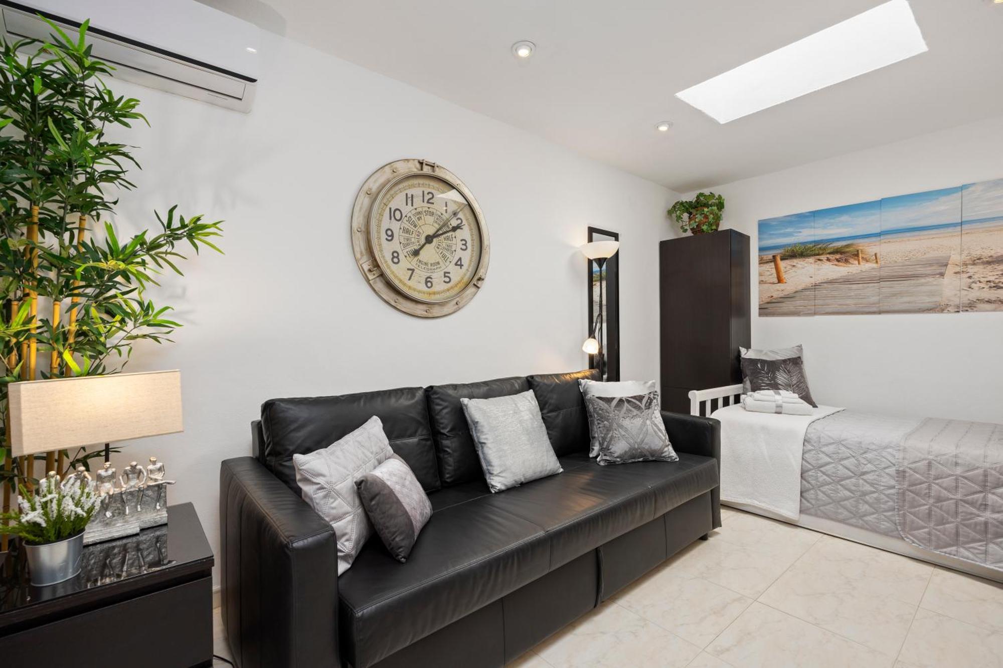 Villa Casacara Marbella Beachside Costabella -Spain المظهر الخارجي الصورة